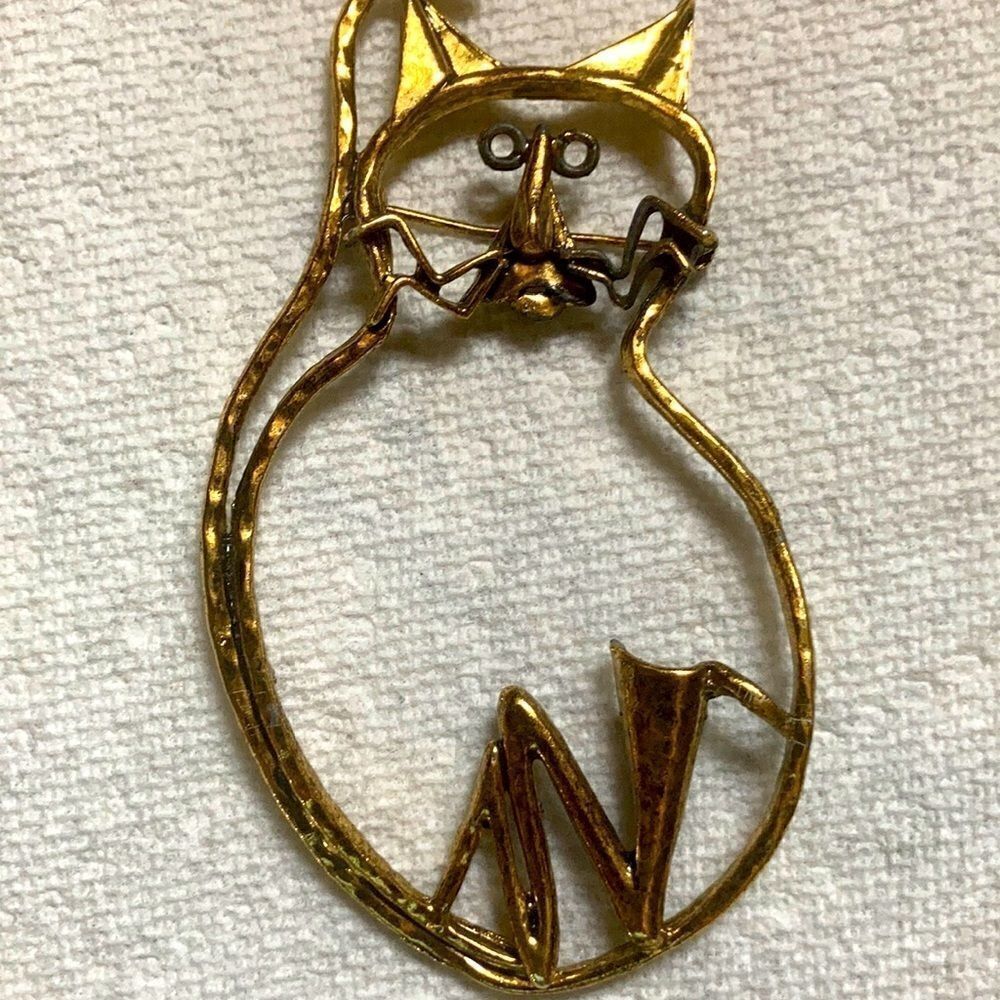 Vintage cat brooch